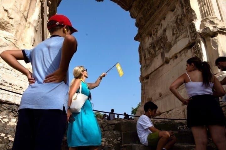 VIP Colosseum, Palatine Hill and Roman Forum Guided Tour