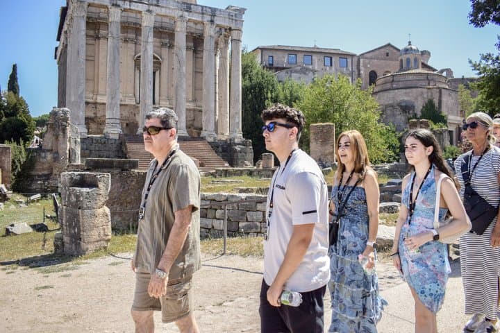 Rome: Guided Tour of Colosseum, Palatine Hill and Roman Forum