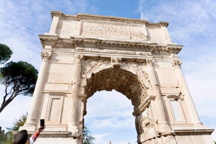 Rome: Guided Group Tour of Colosseum, Palatine Hill & Roman Forum