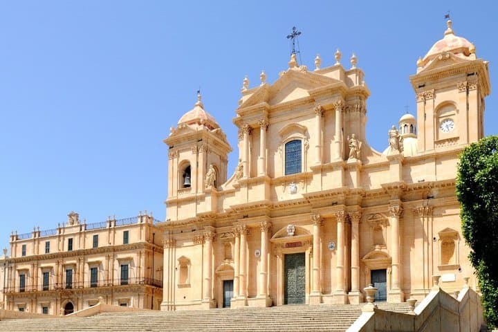 Syracuse, Ortygia, Noto small group Tour from Catania with lunch