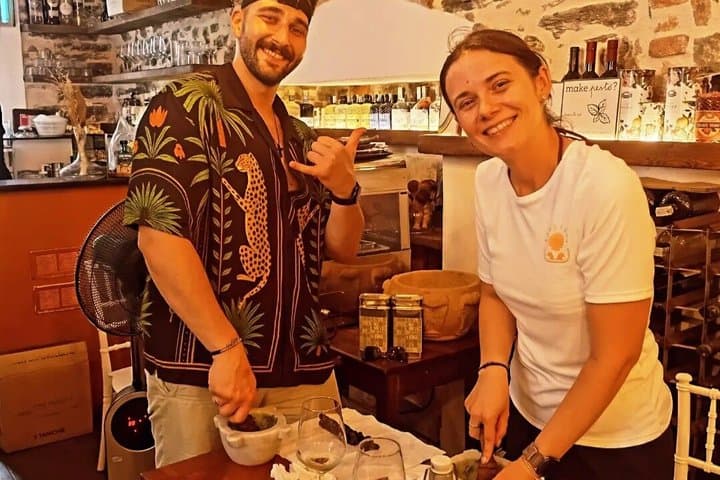 Cinque Terre Course of Pesto and Wine Tasting in Vernazza