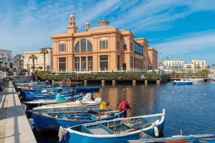 Bari Scavenger Hunt & Highlights Self-Guided Walking Tour