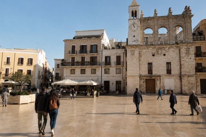 Bari Scavenger Hunt & Highlights Self-Guided Walking Tour
