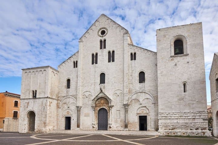 Bari Scavenger Hunt & Highlights Self-Guided Walking Tour
