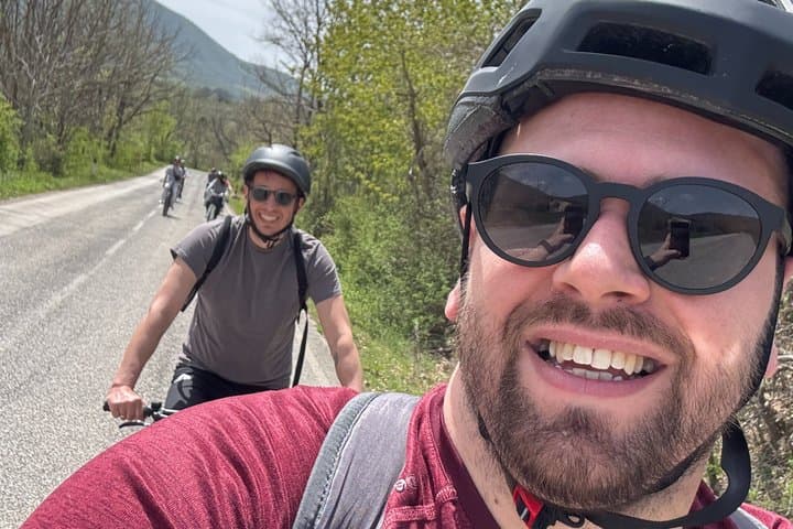 Personalized Abruzzo Travel Planning with a Local Expert