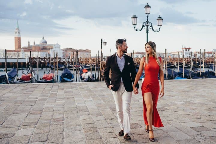 Romantic Venice Photoshooting (land + gondola)
