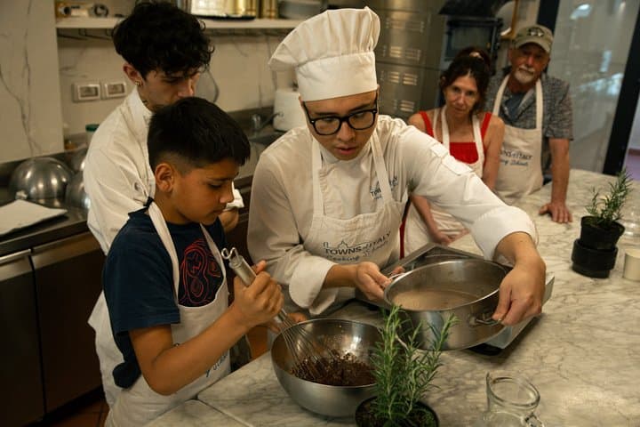 Florence Pizza Making Class with Unlimited Gelato & Wine