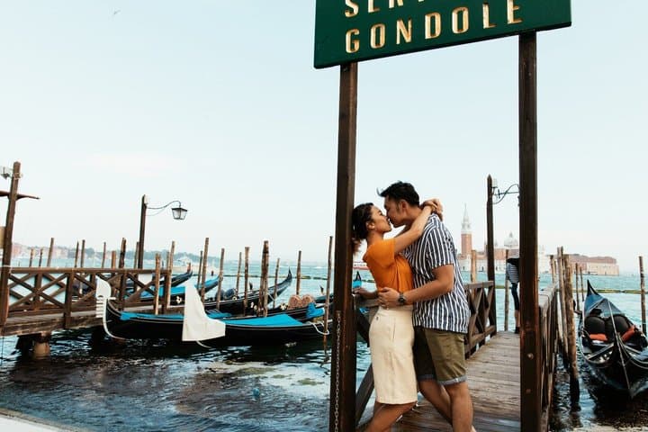 Gondola Ride and San Marco Private Photoshoot in Venice