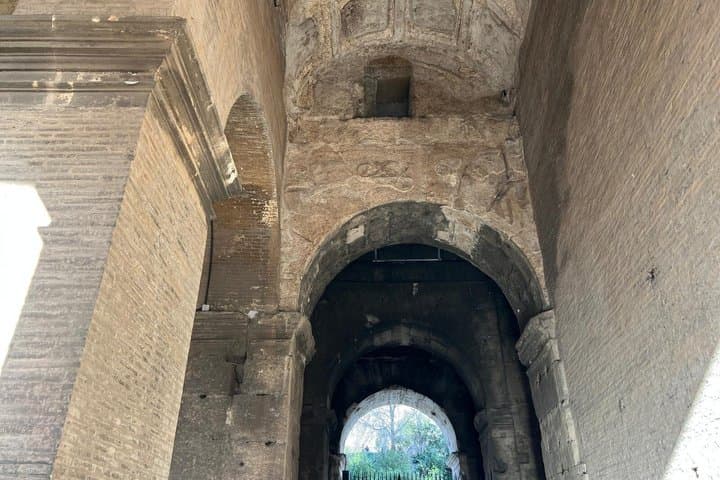 Colosseum Underground Guided Tour with Arena Floor in Rome