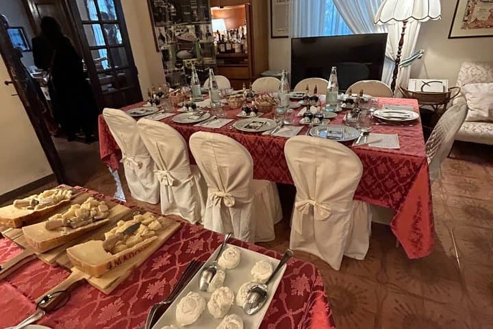 Food Valley Tour: Parmigiano, Balsamic, Wine, lunch, transport