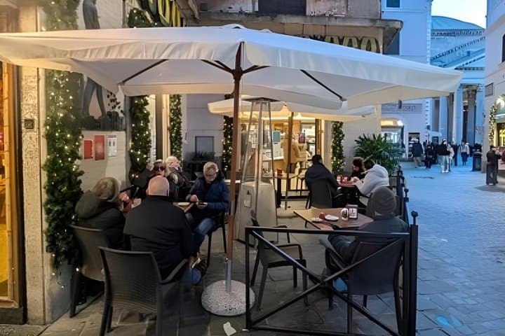 Historical Coffee and Gelato Stores Tour Rome City Center