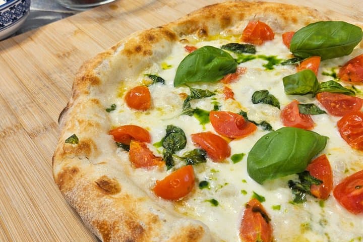 Pizza Cooking Class with Tiramisù and Wine Tasting in Milan