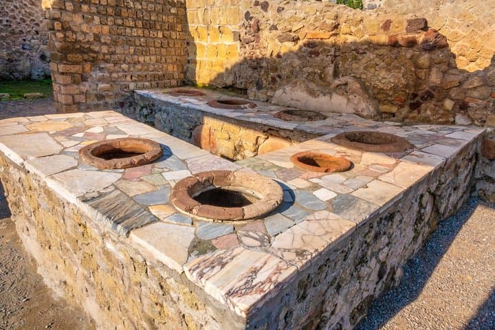 Pompeii Skip-the-Line Express Tour with Archaeologist-Small Group