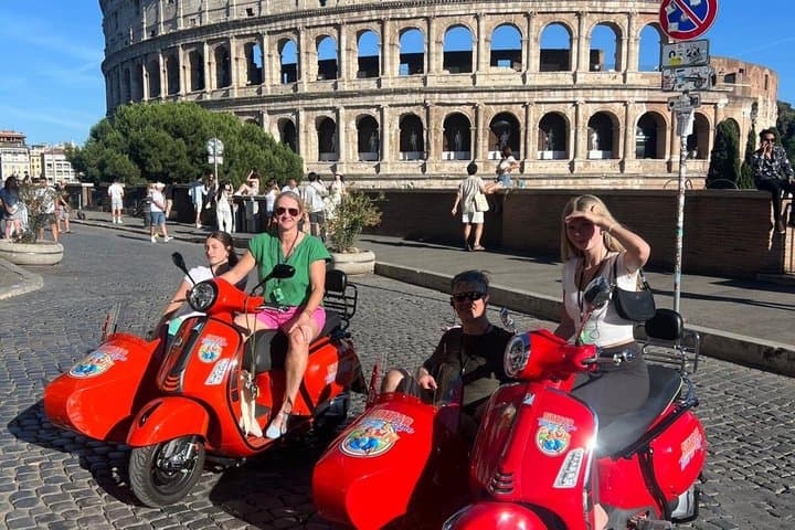 Rome by Vespa Sidecar: Colosseum, Orange Garden &Aventine Keyhole
