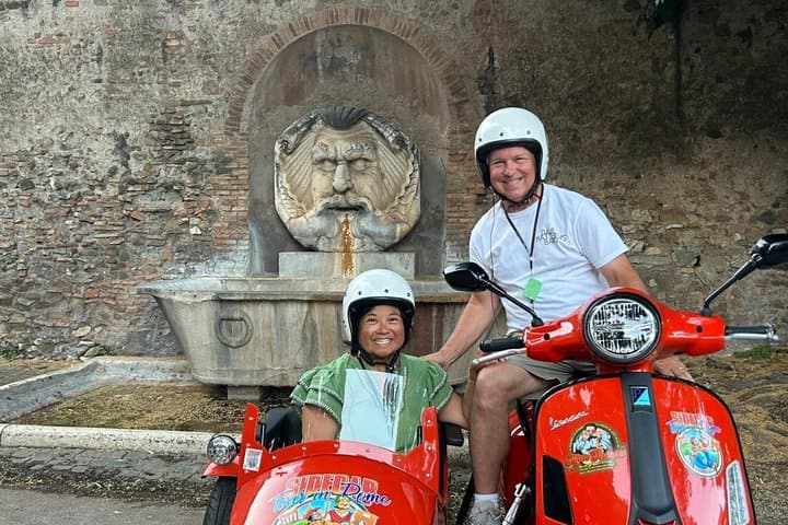 Rome by Vespa Sidecar: Colosseum, Orange Garden &Aventine Keyhole