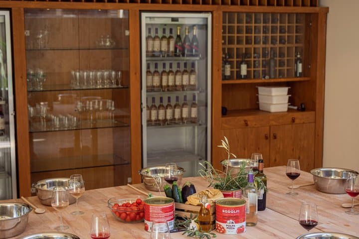 Handmade Mozzarella and Pizza Workshop with Unlimited Wine
