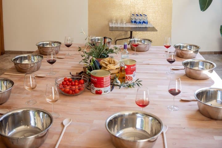 Handmade Mozzarella and Pizza Workshop with Unlimited Wine