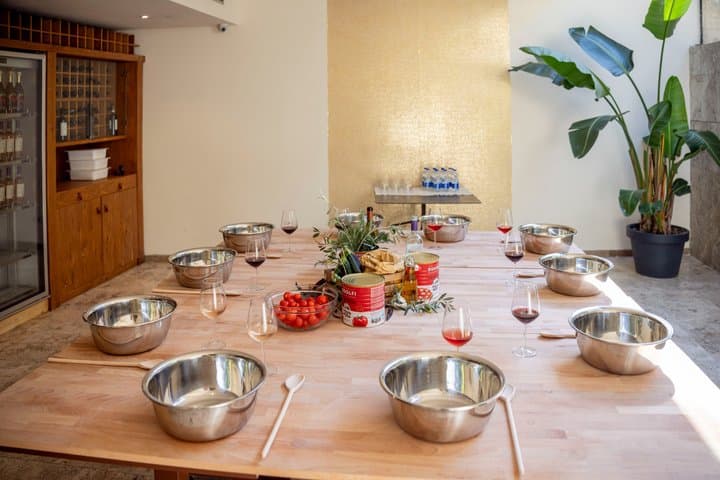 Handmade Mozzarella and Pizza Workshop with Unlimited Wine