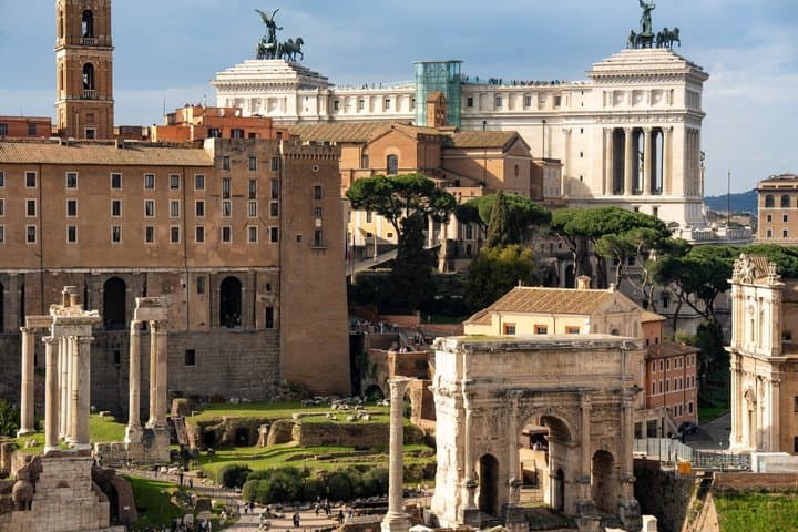Rome: Colosseum, Roman Forum & Palatine Small-Group Guided Tour