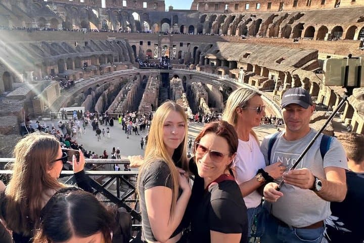 Rome: Colosseum, Roman Forum & Palatine Small-Group Guided Tour