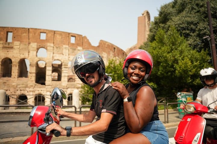 Rome’s Highest Hills Skyline Vespa Tour with Driver and Photo