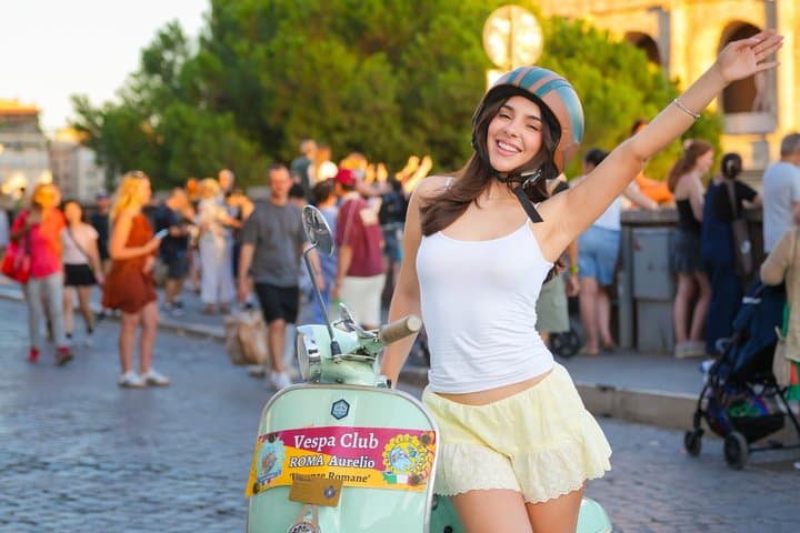 Rome Vespa Tour with Photos, Tiramisu & Drop-off included
