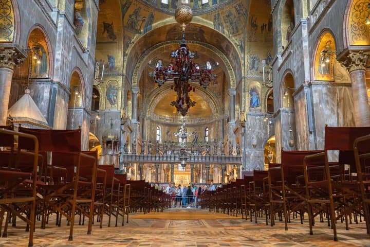 St. Mark's Basilica & Doge's Palace Guided Tour with Gondola Ride