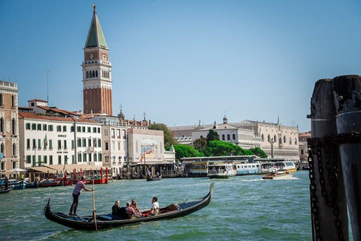Crafted Gondola Ride under Breathtaking Bridge of Sighs™