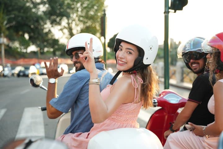 Rome: Vespa Tour with Professional Photoshoot