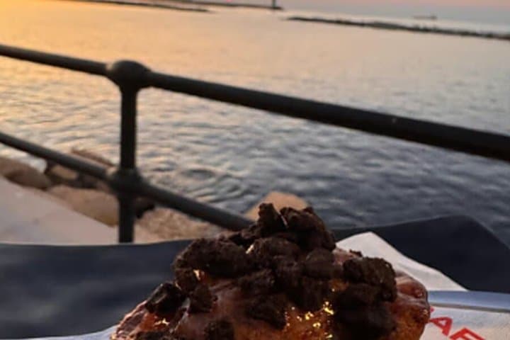 Bari: Food Tasting by the Sea at Sunset with a Local