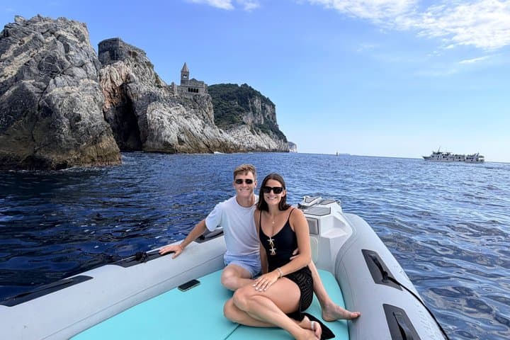Tour in Barca of the Gulf of Poets: Caves, Islands and Portovenere!