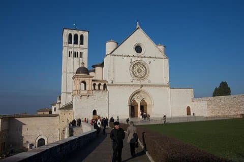 Relaxing walking tour of Assisi