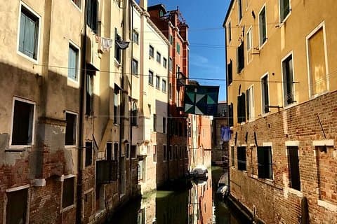 Let's discover the Jewish Ghetto of Venice with Lucia a local tour guide and art historian! A unusual tour of Venice!