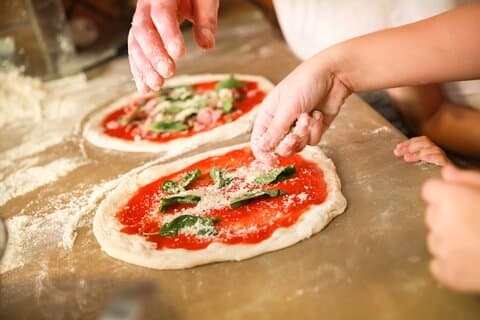 The Art of Pizza and Tiramisu Class with Tastings in Naples