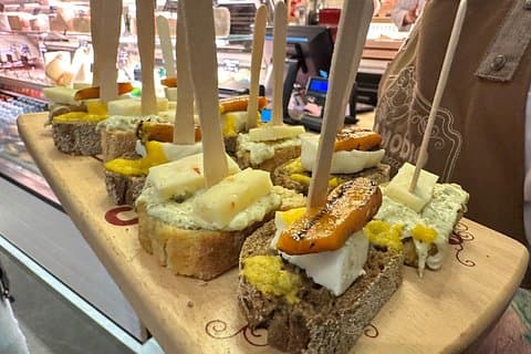 Milan Walking Food Tour with City Highlights