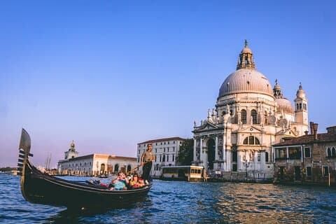 Private Transfer inside Venice from/to airport to/from hotel