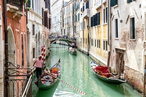 Venice Private Gondola Ride: Explore Hidden Canals and Sights