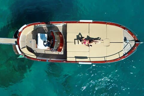 The boat out side