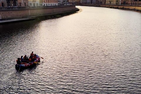 Pisa : rafting tour with Aperitif + free souvenir pictures