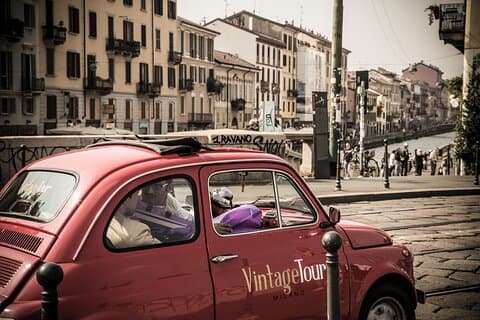 2 Hour Dolce Vita Vintage Fiat 500 Canals Tour in Milan