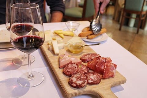 Private Wine Tasting & Lunch Journey from Cefalù