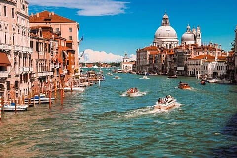 Morning Venice Walking Tour with Gondola Ride