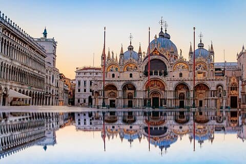St. Mark’s Basilica & Doge’s Palace Guided Tour with Gondola Ride