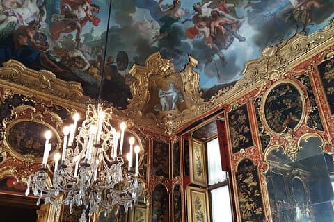Turin Royal Palace Kid-Friendly Tour with and Holy Shroud Chapel