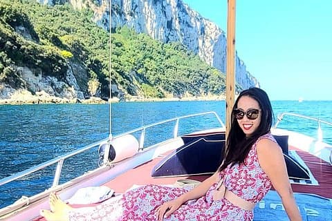 Visit the coast of Capri in 2 hours on an unforgettable private tour. Book now your exclusive experience!