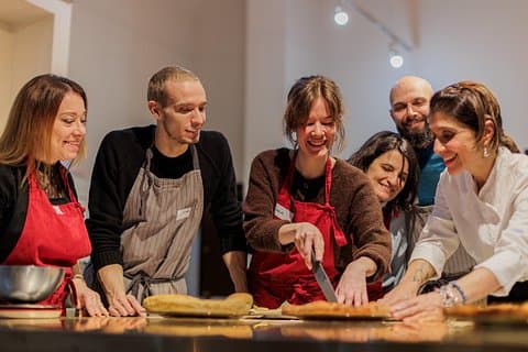 International aperitif + cooking class in Italian
