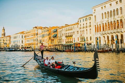 Enchanting Gondola Experience: 30 Minutes on the Grand Canal