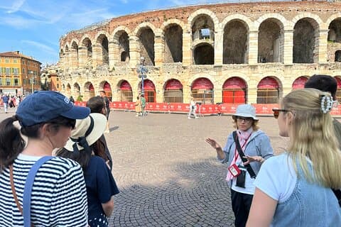 https://media-cdn.tripadvisor.com/media/attractions-splice-spp-720x480/15/7b/cc/00.jpg