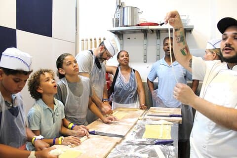 Showing different pasta dimensions.