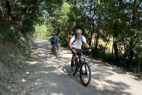 E-Bike Tour in the Tuscan Hills with Wine Tasting